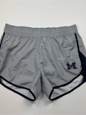 Rivalry Threads Grey Chevron University of Michigan Shorts Size Large